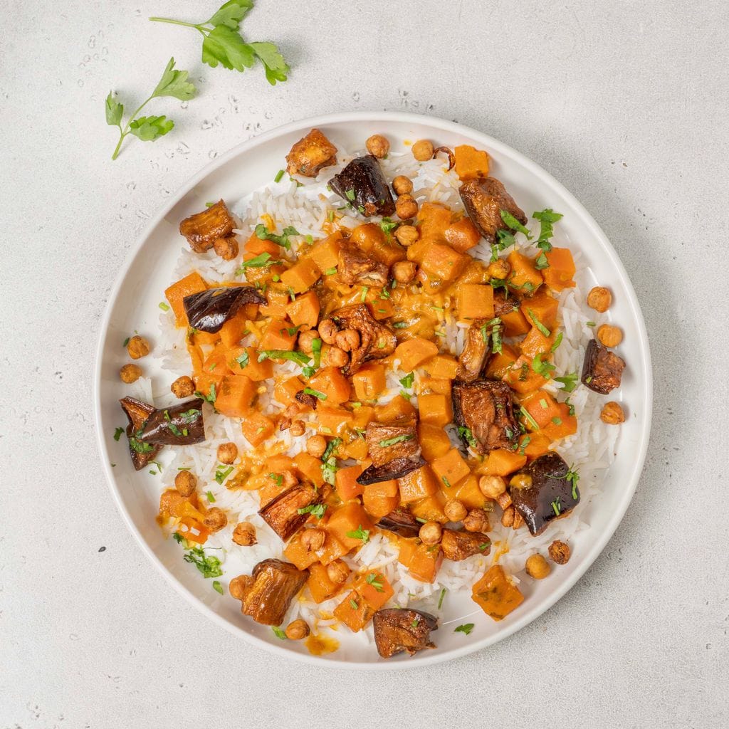 يخنة خضار مع أرز مطهو على البخار