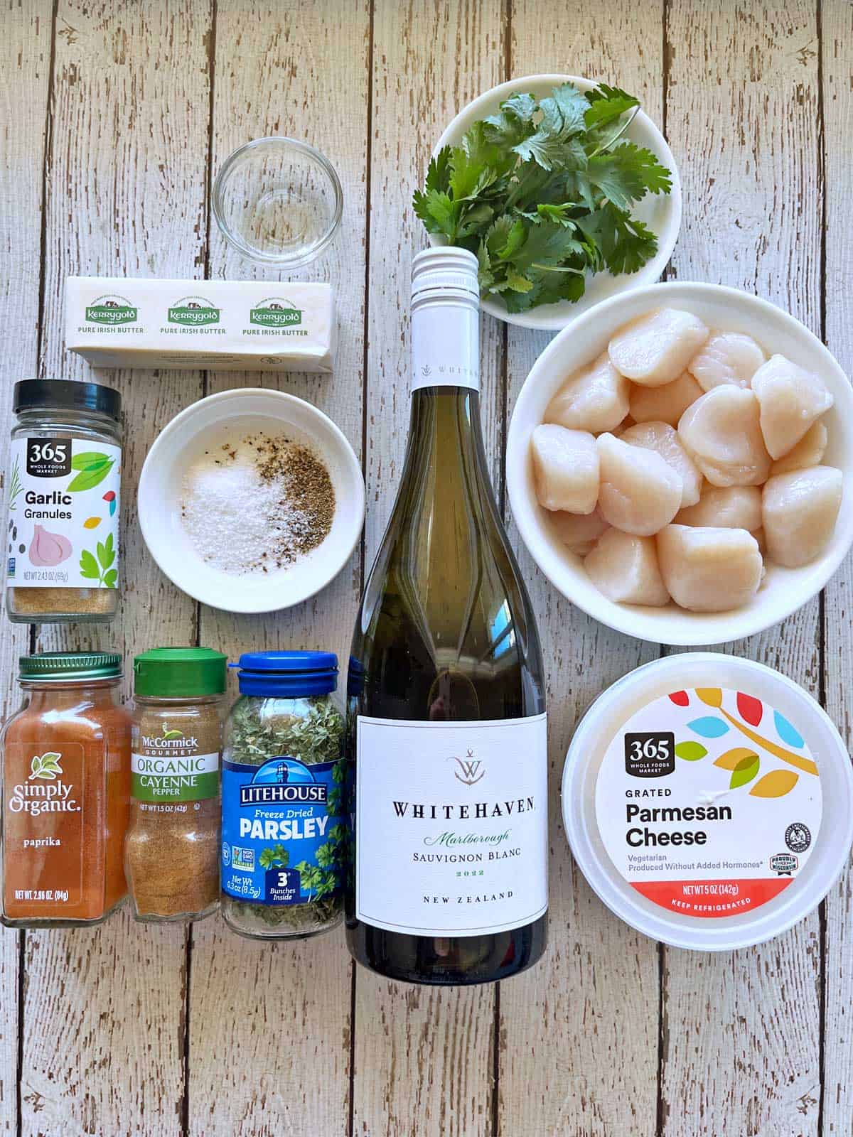 The ingredients needed to make baked scallops.