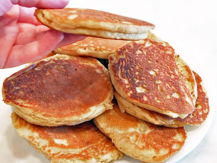 The pancakes are served.