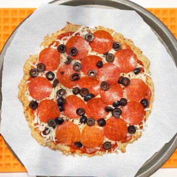 Chicken pizza crust with toppings.