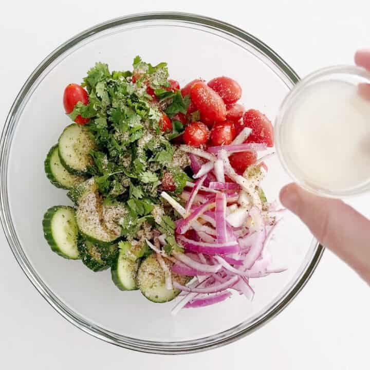 Adding lemon juice to the salad.