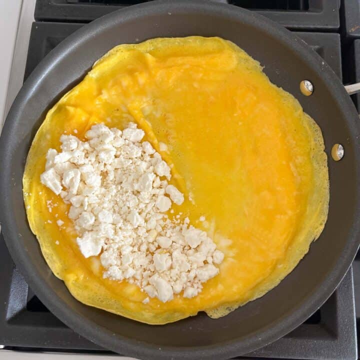 Adding the filling to the omelette.